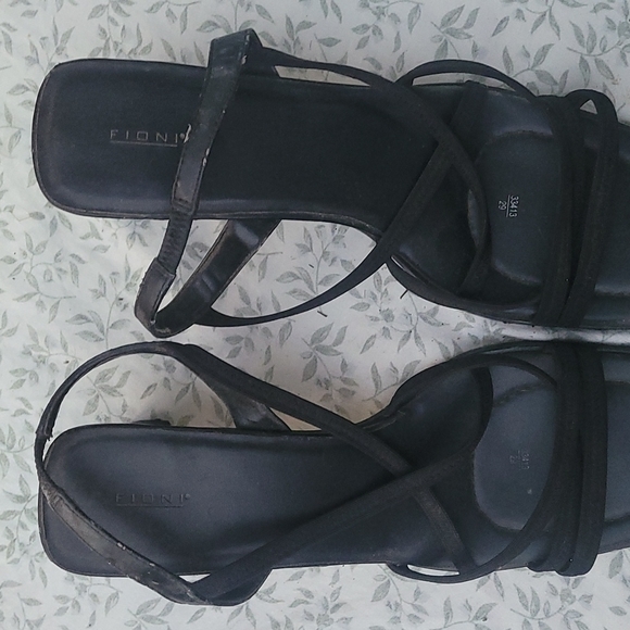 Fioni heels size 11w - Picture 3 of 10